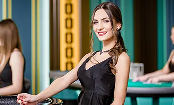 Hình ảnh minh họa hỗ trợ khách hàng và giải đáp thắc mắc tại 79king